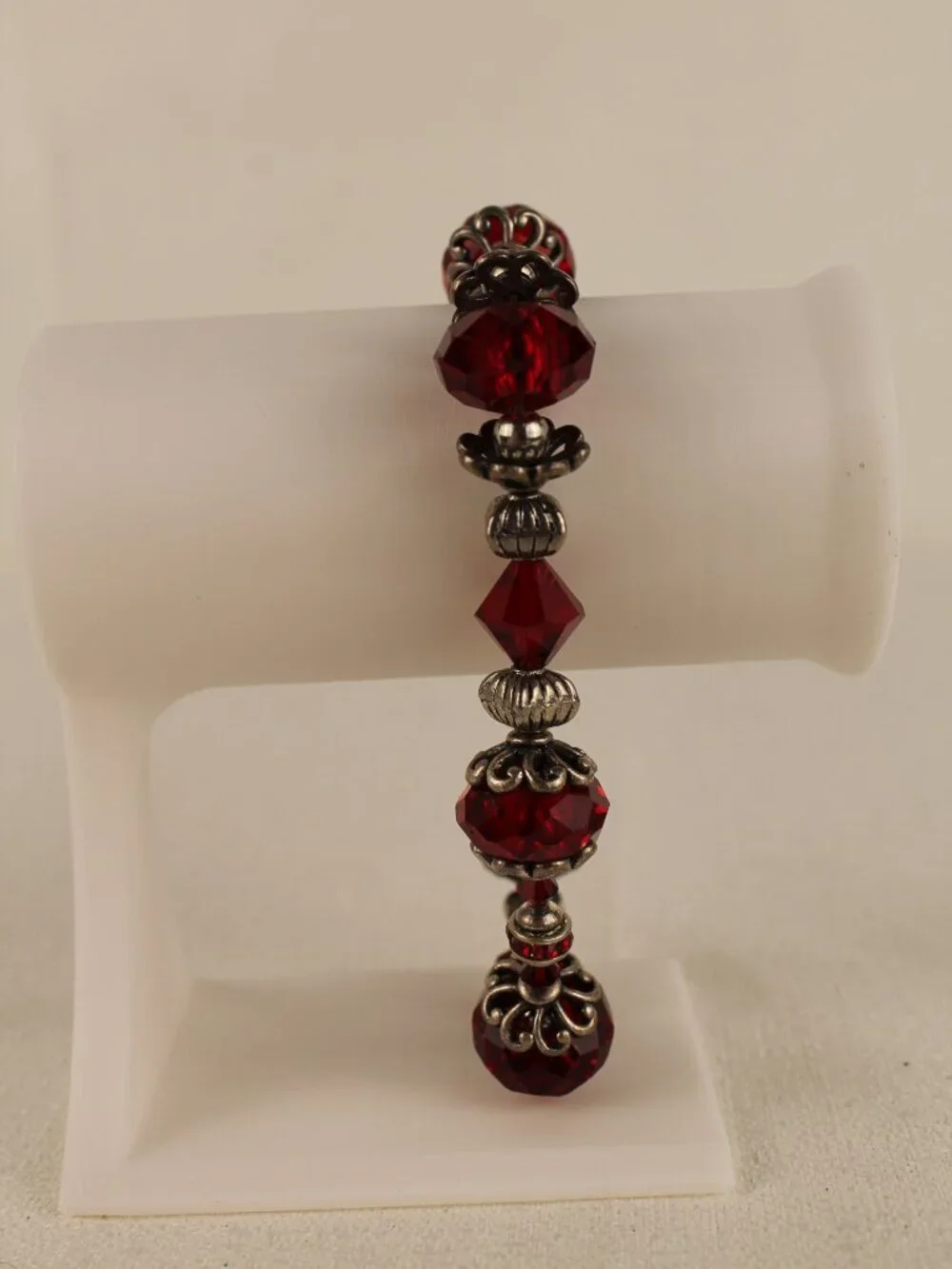 Vintage Style Red Faceted Crystal Beaded Stretch Bracelet Silver Tone EUC